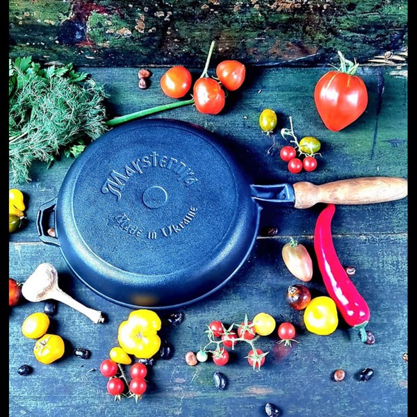 Litinová pánev ø 24 cm s dřevěným držadlem - Litina | MAYSTERNYA