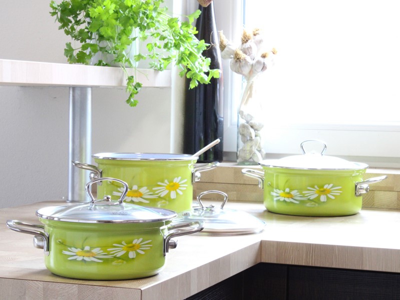 Smaltovaný hrnec s poklicí ø 16 cm - 2 l - DAISY | BELIS