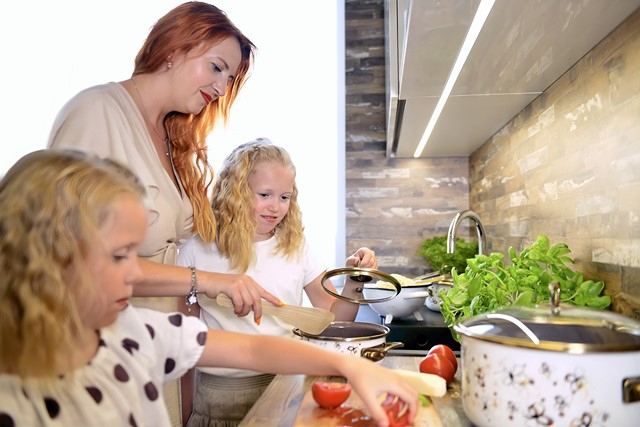 Smaltovaný rendlík se skleněnou poklicí ø 16 cm - 1.25 l - PREMIUM krémový | BELIS