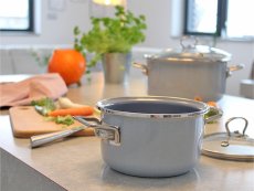 Smaltovaný hrniec so sklenenou pokrievkou ø 16 cm – 1,5 l – PREMIUM sivý 2.0 | BELIS – 2. akosť